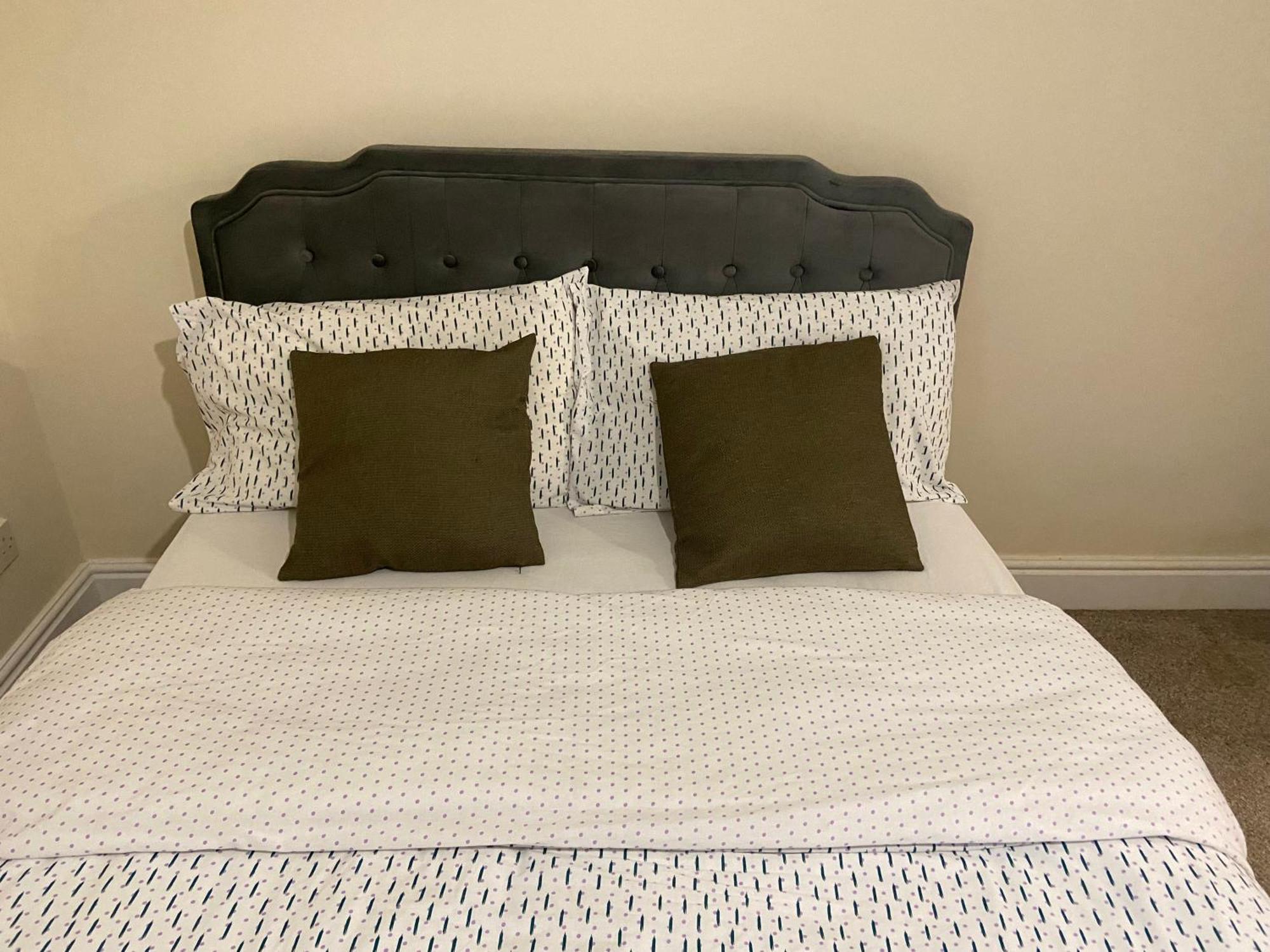 Large Double Bed And Bathroom 옥스퍼드 외부 사진